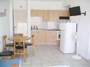 Renos Hotel Apts Polis ภายนอก รูปภาพ