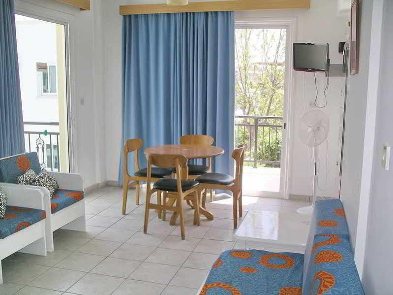 Renos Hotel Apts Polis ภายนอก รูปภาพ